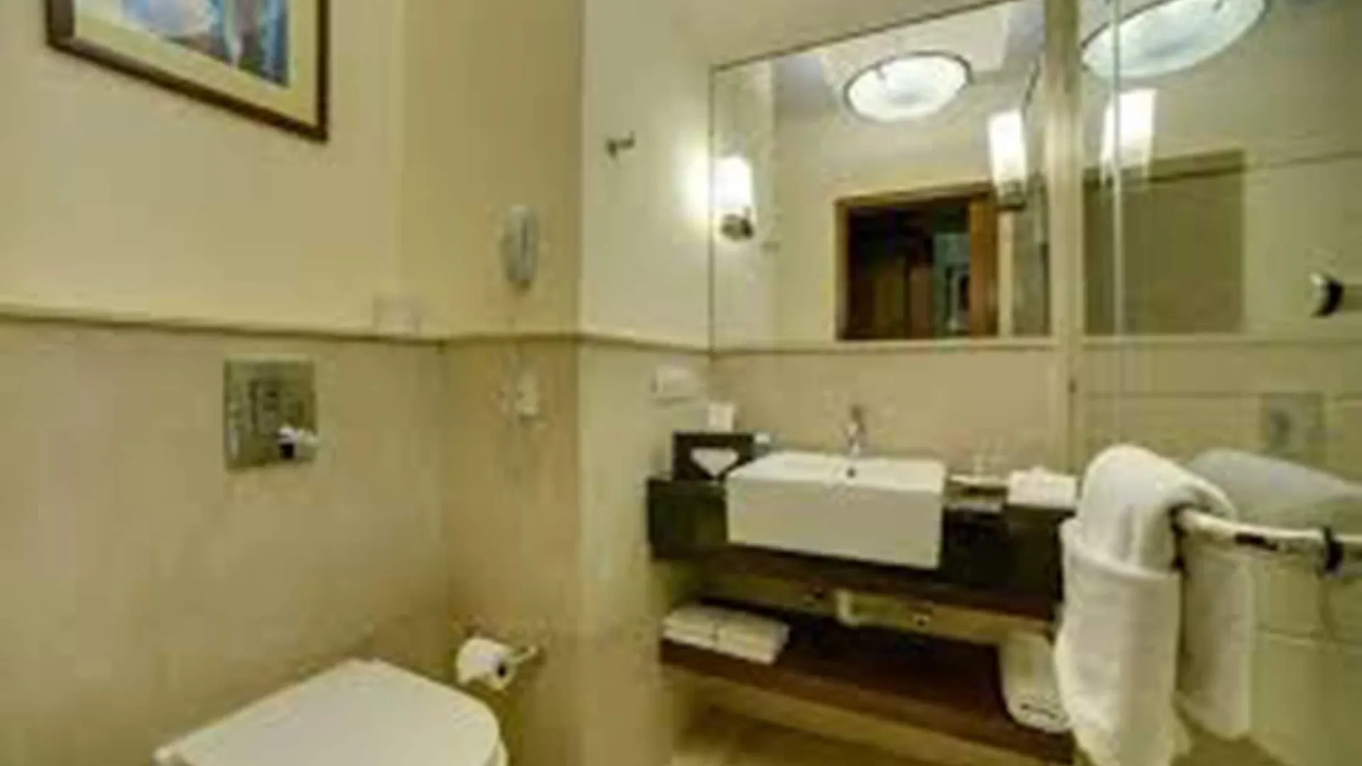 Deventure Sarovar Portico Kapashera, New Delhi Hotel
