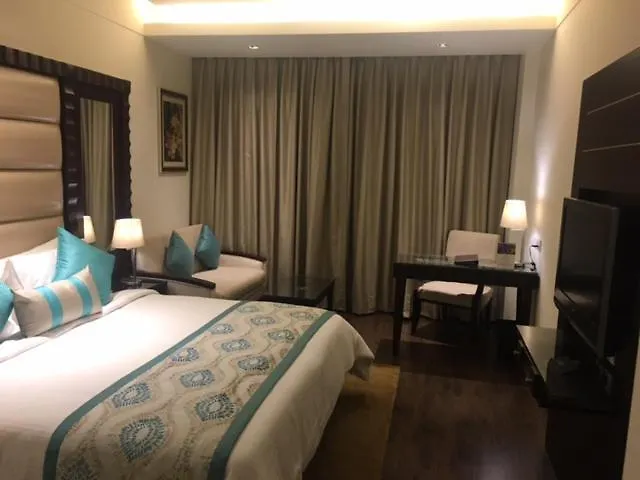 Hotel Deventure Sarovar Portico Kapashera, New Delhi