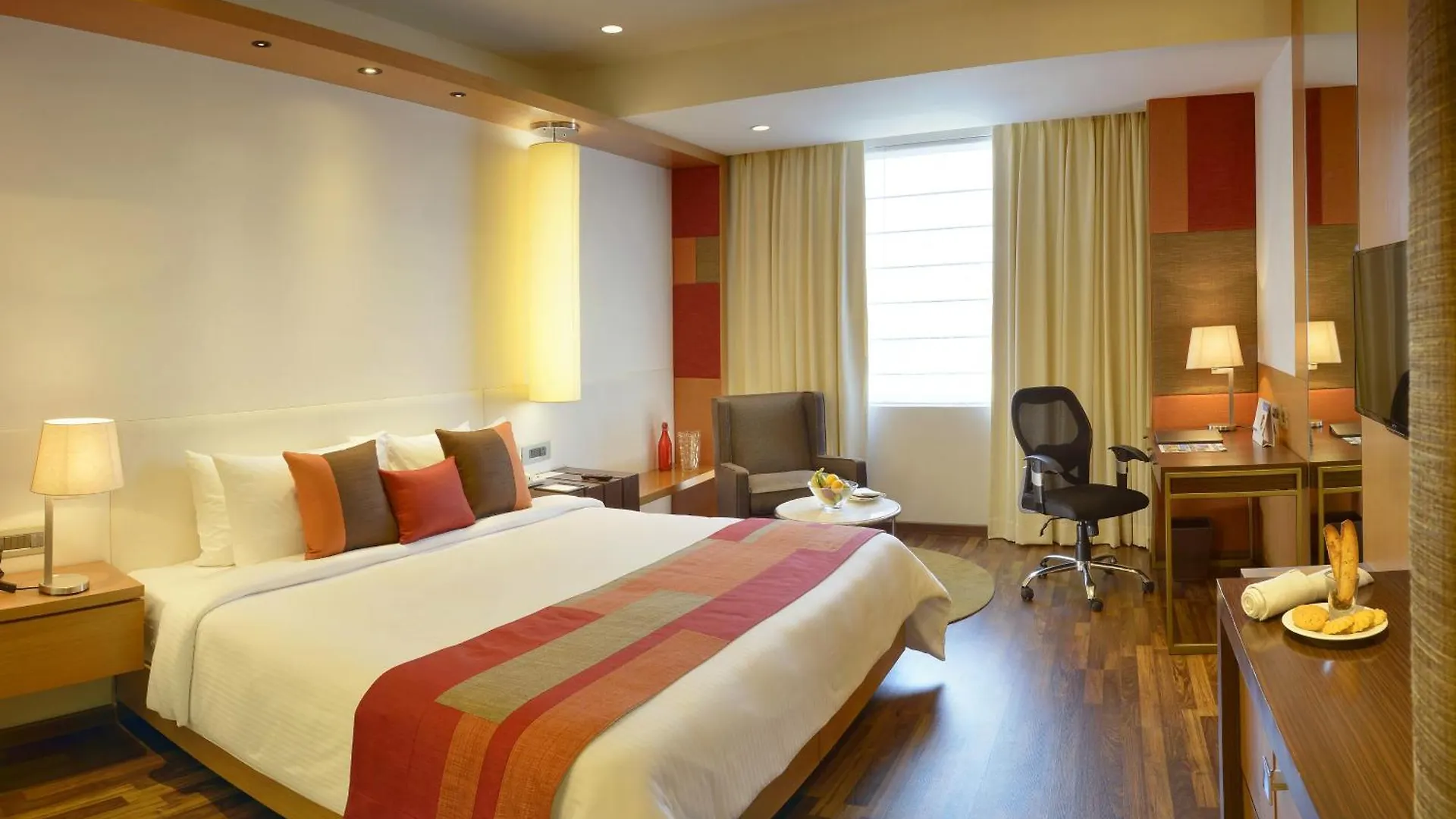 Otel Deventure Sarovar Portico Kapashera, New Delhi