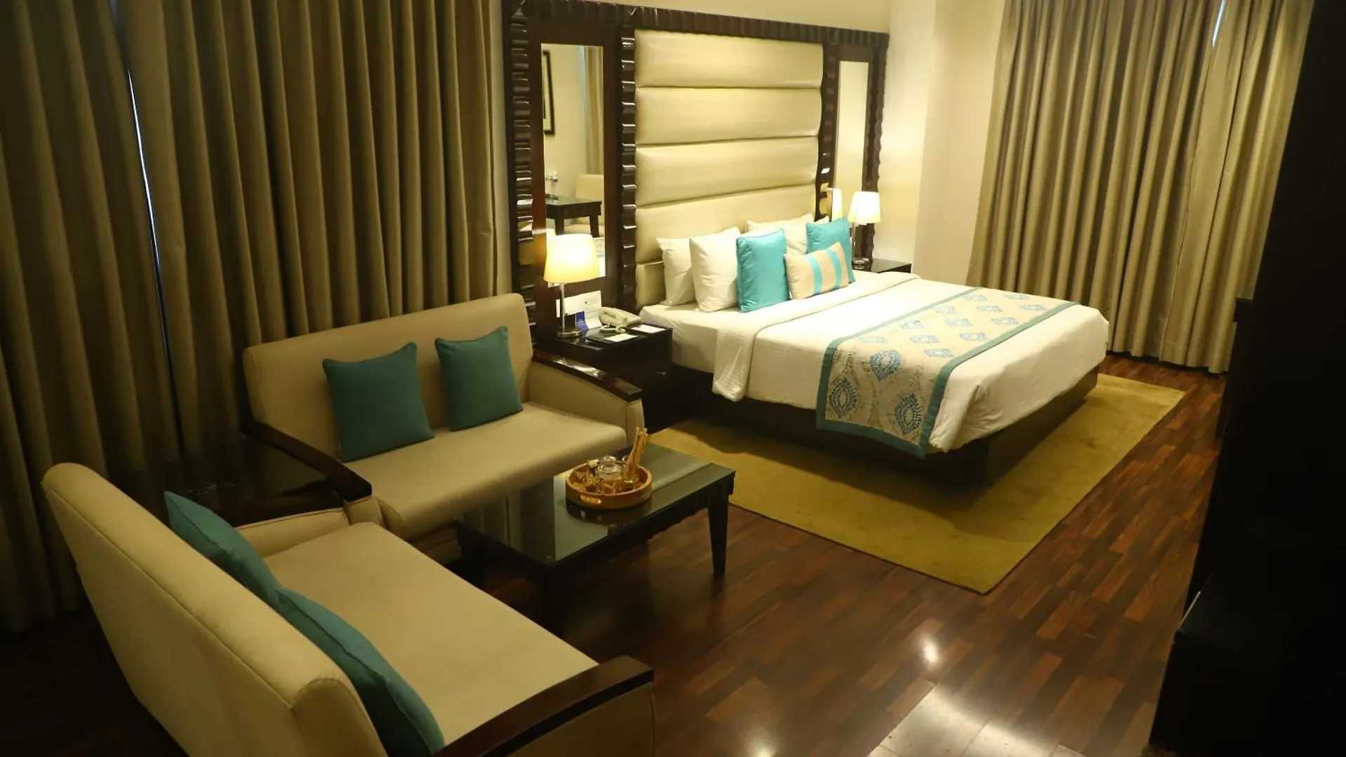 Deventure Sarovar Portico Kapashera, New Delhi Hindistan